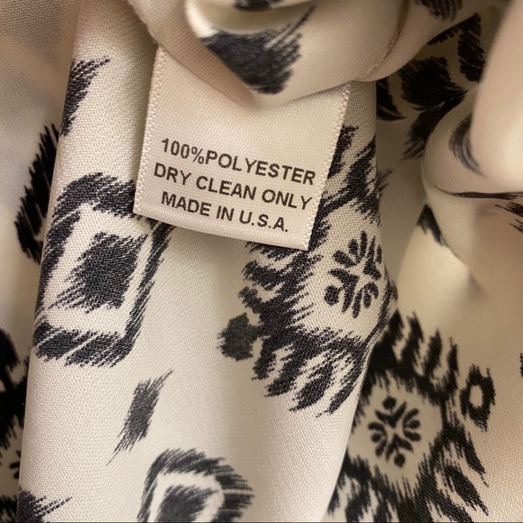 Gorgeous Patterned 3/4 Sleeve Top - Picture 4 of 4